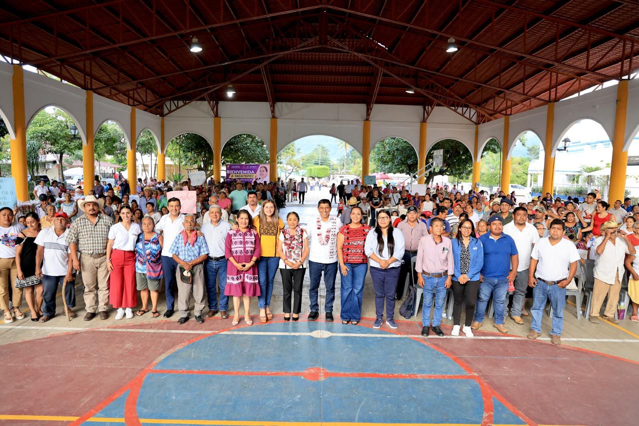 Impulsa DIF Oaxaca la nutrición de 974 personas de Santa María Jacatepec con la entrega de canastas alimentarias