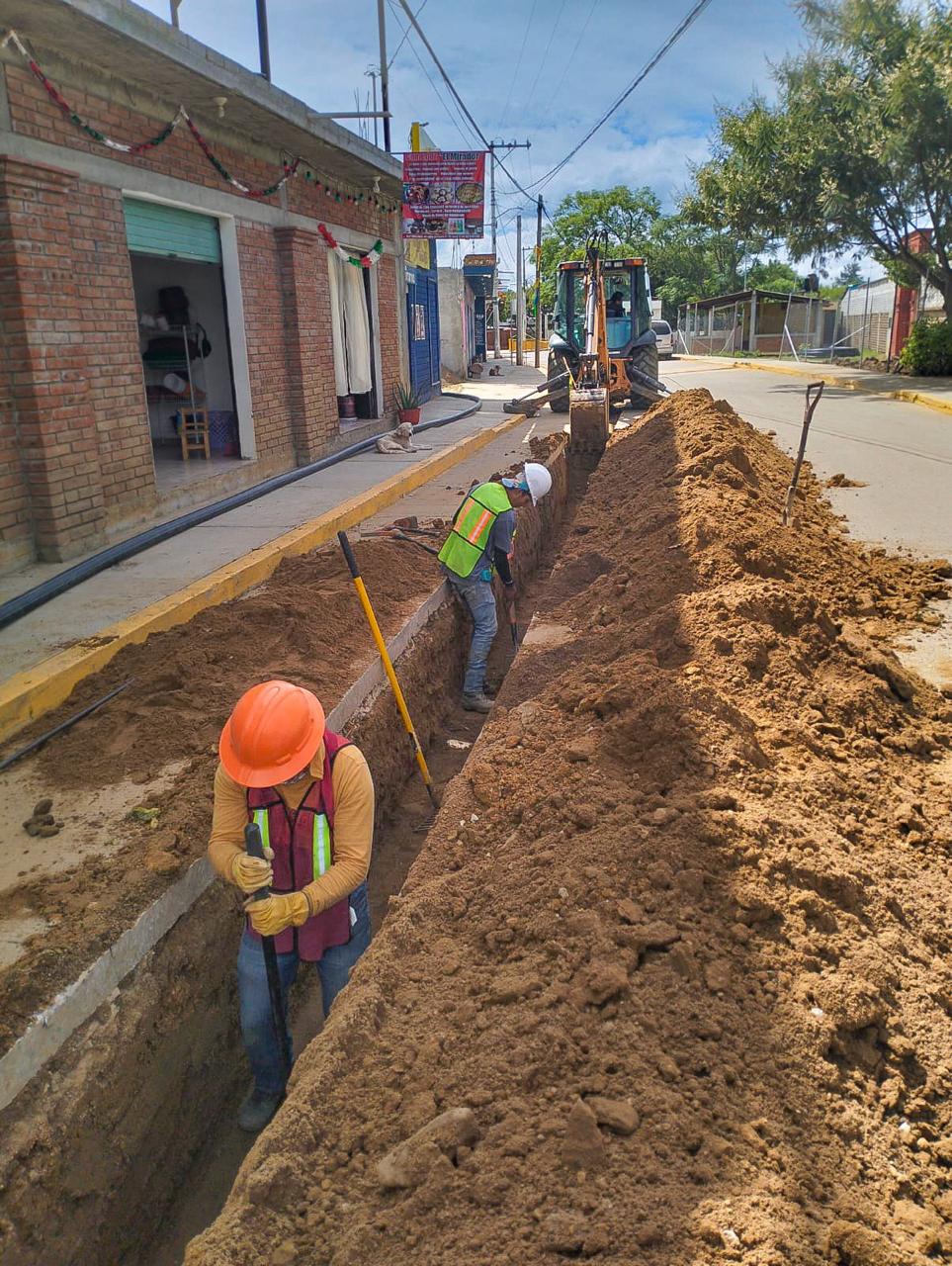 Avanza Ceabien en rehabilitación del sistema de agua potable en San Francisco Lachigoló
