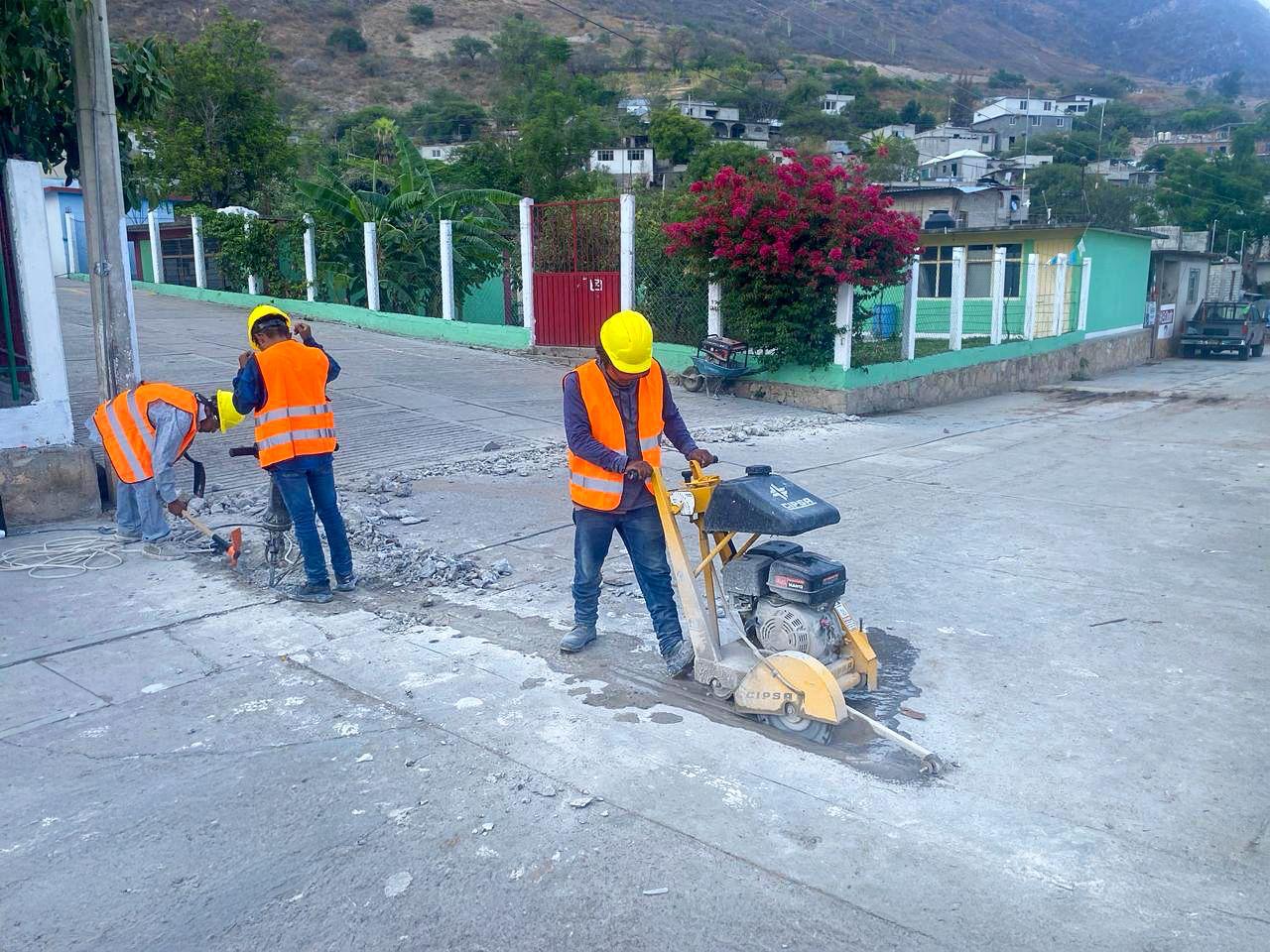 Rehabilita Ceabien sistema de agua potable en Santa María Texcatitlán