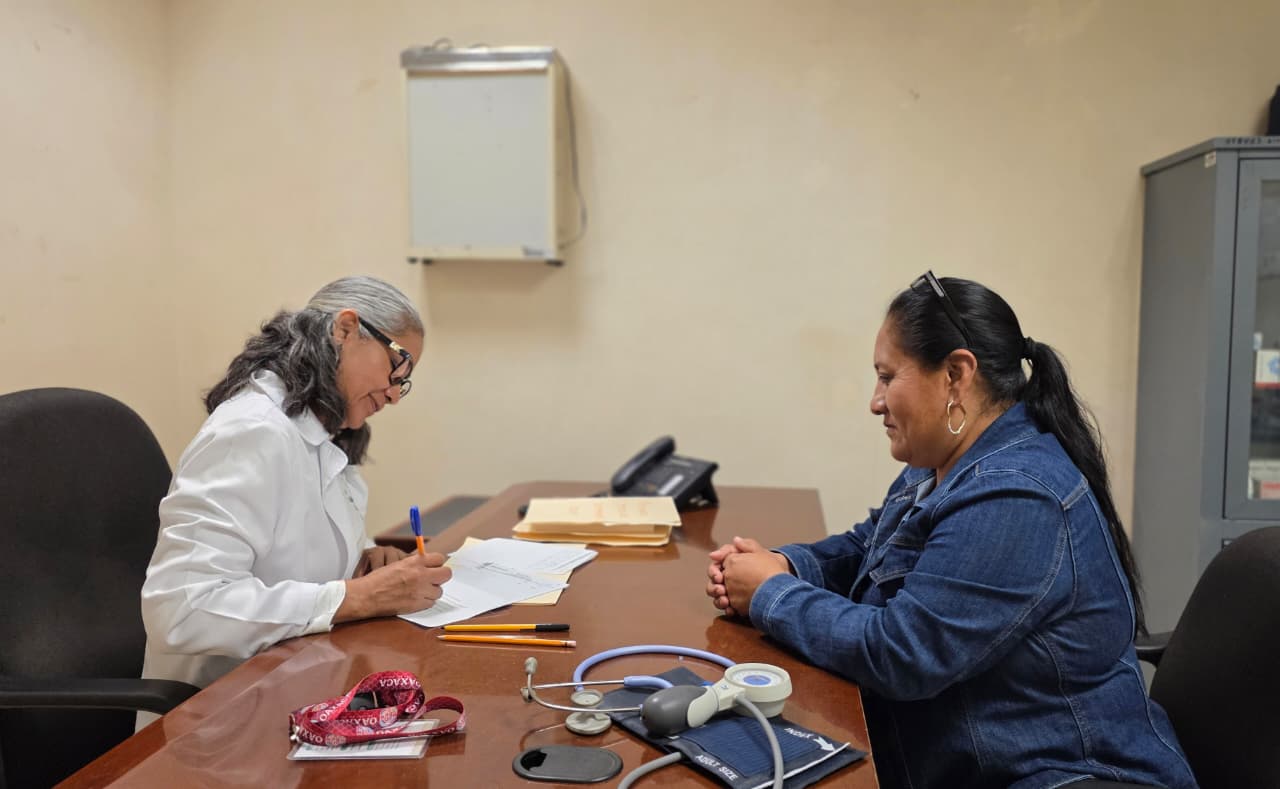 Reconoce Secretaría de Administración vocación y compromiso de las y los médicos