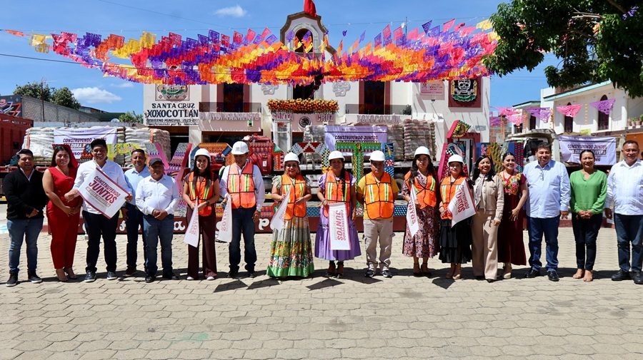 Entrega Gobierno de Oaxaca materiales para construir 200 pisos firmes en Santa Cruz Xoxocotlán