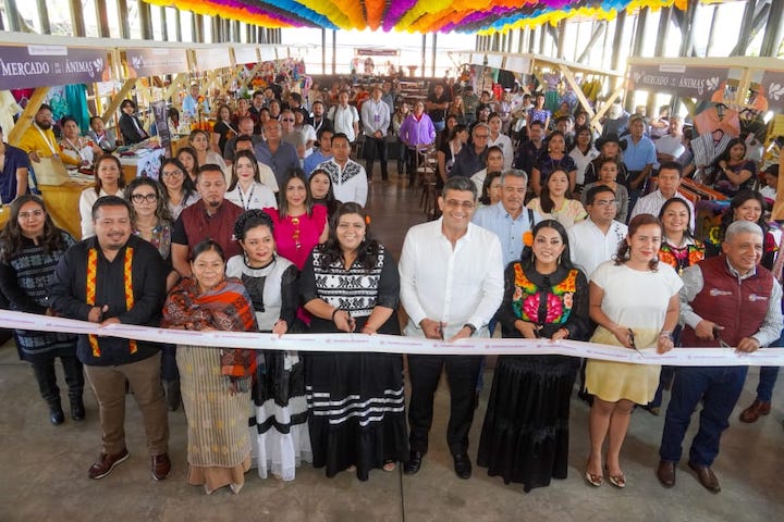 Inaugura Sedeco Mercado de las Ánimas, espacio para apoyar de forma directa al talento local