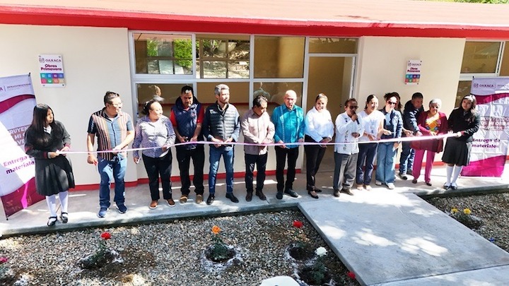 Con entrega de aulas nuevas, Gobierno de Oaxaca cumple compromiso con alumnado de San Pablo Huitzo