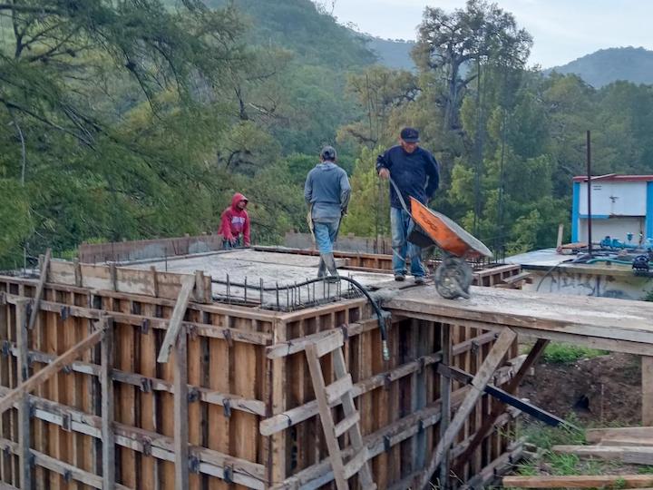 Avanza Ceabien en la rehabilitación del sistema de agua potable en San Miguel Tlacotepec