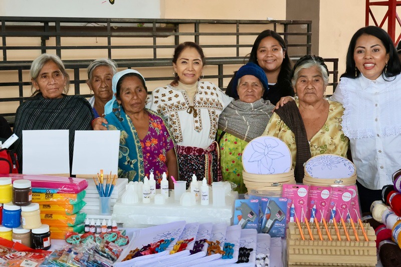 Con entrega de apoyos alimentarios, aparatos funcionales y de equipamientos, DIF Oaxaca amplía cuidados en 32 municipios