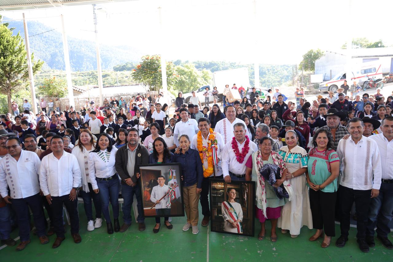 Apoya Salomón Jara acceso al bienestar de pobladores de San Pedro Mártir Quiechapa con baños biodigestores