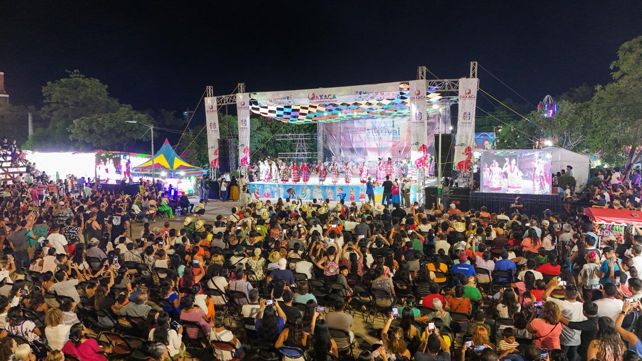 Impulsa Gobierno de Oaxaca economía e identidad cultural en el XXXII Festival Costeño de la Danza