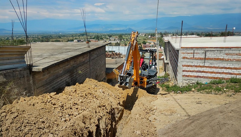 Amplía Gobierno del Estado sistema de alcantarillado en Magdalena Teitipac