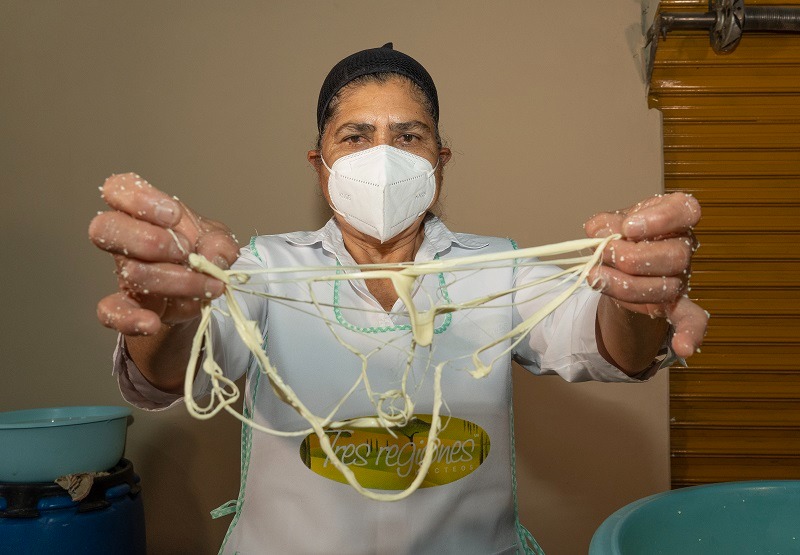 Se consolida protección del quesillo de Reyes Etla con acreditación del ITVE como instancia certificadora: Sedeco