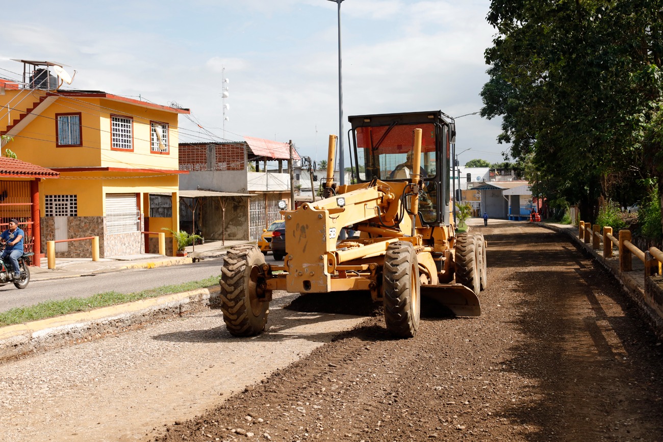 Con trabajos de pavimentación, transforma Primavera Oaxaqueña vialidades de Tuxtepec