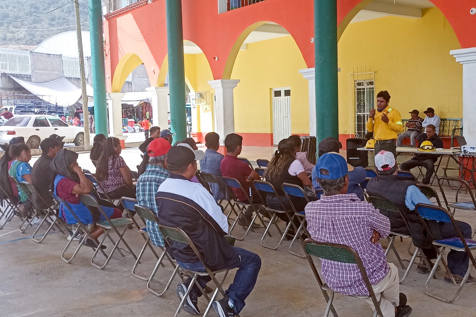 Comuneros y autoridades de Xitla fortalecen sus conocimientos en manejo del fuego con respaldo de la Coesfo