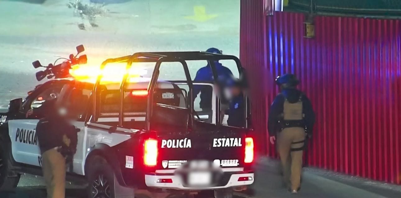 En acción coordinada, C5i y Policía Estatal salvaguardan a mujer en riesgo en puente peatonal de colonia Miguel Alemán