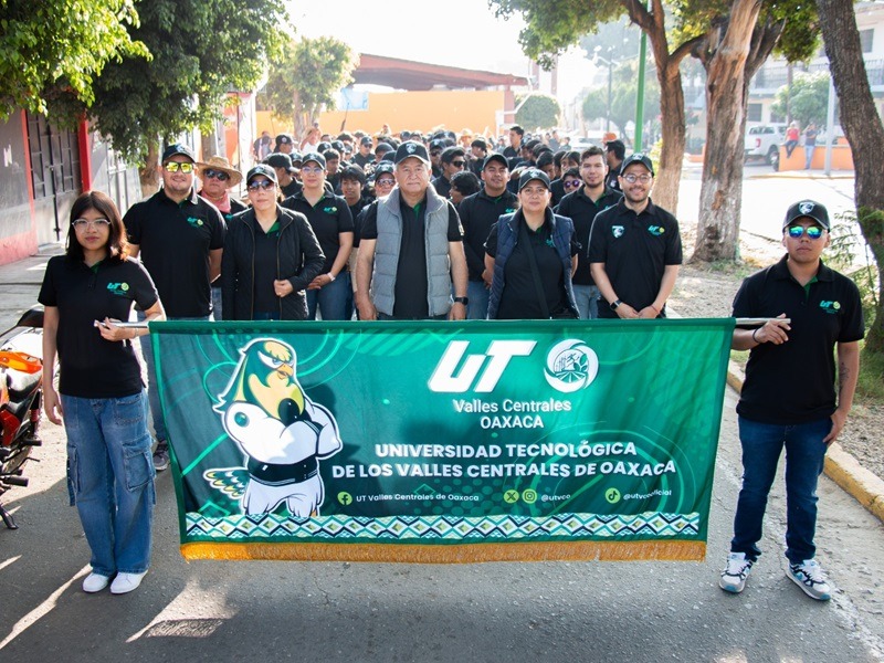 Participa UTVCO en el desfile conmemorativo por el 115 Aniversario de la Revolución Mexicana en San Pablo Huixtepec