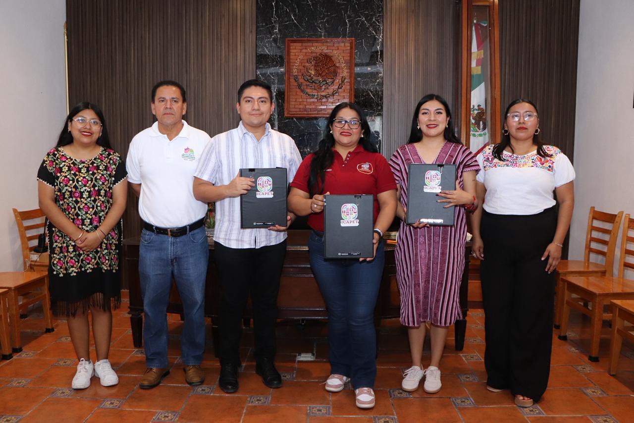 Firman convenio Icapet y Santa María Huatulco para la capacitación laboral