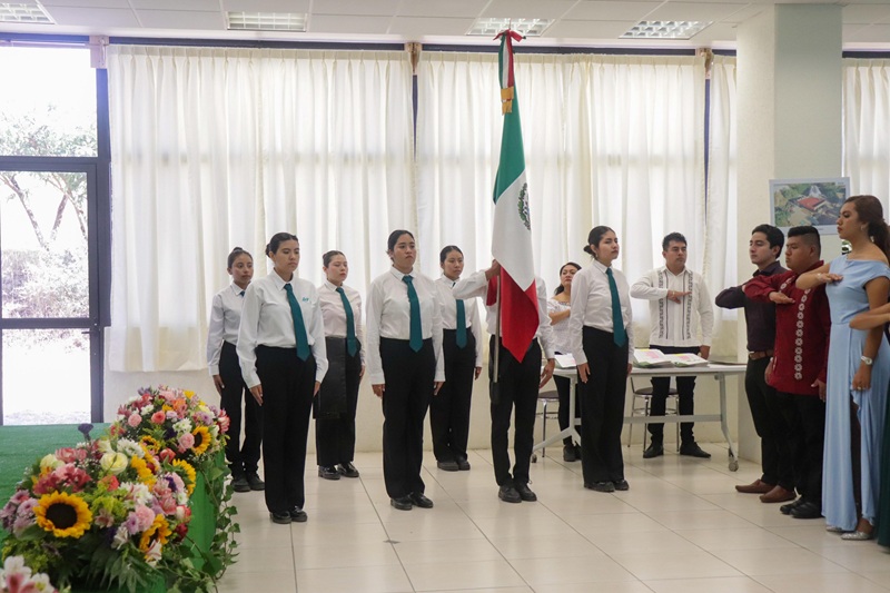 Celebra UTVCO ceremonias de graduación de nivel Técnico Superior