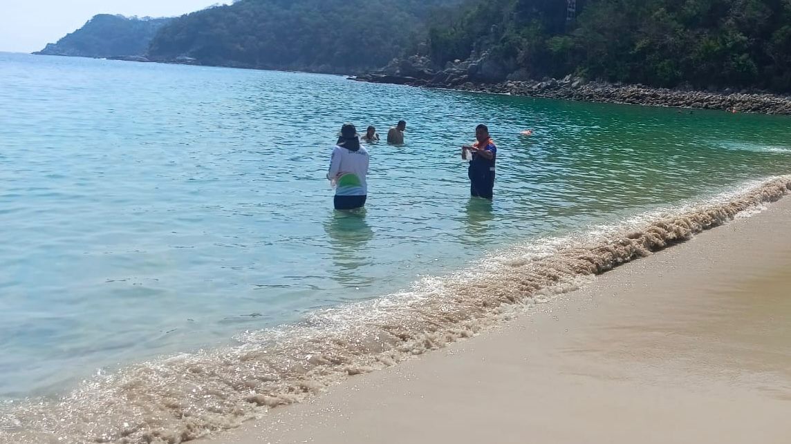 Realiza Coepriso monitoreo de calidad de agua en 17 playas de Oaxaca previo a periodo vacacional de diciembre