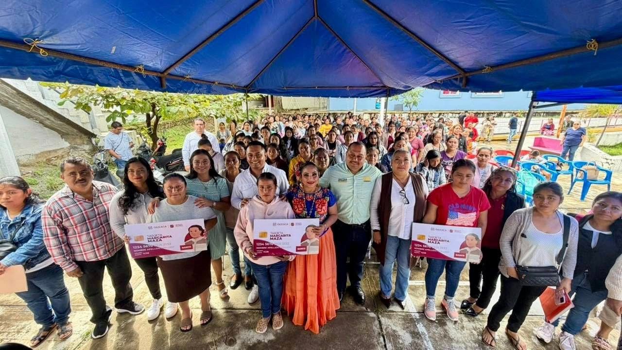 Entrega Sebienti 186 tarjetas Margarita Maza en Matías Romero que fortalece a mujeres que sostienen a sus familias