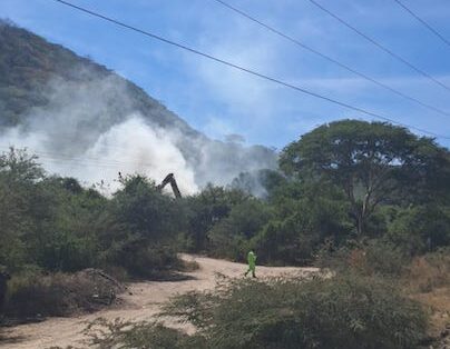 Reporta Protección Civil controlado incidente en contenedor con chapopote sobre la carretera Mariscala–Tamazola