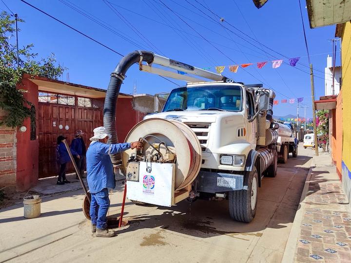 Fortalece Ceabien acciones de saneamiento en Tlacochahuaya