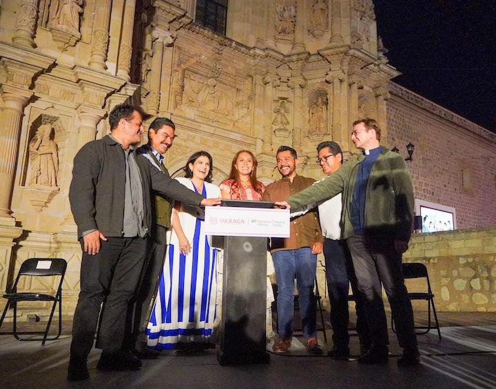 Gobierno de Oaxaca e Iberdrola México encienden nueva iluminación de la Basílica de la Soledad