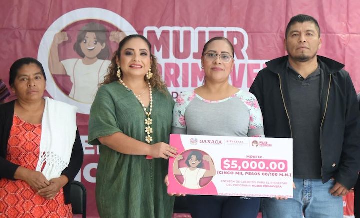 Entrega Sebienti 152 créditos Mujer Primavera para fortalecer la autonomía económica en San Pablo Yaganiza