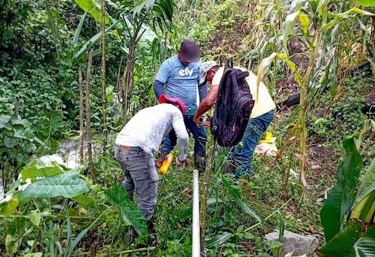 Avanza Ceabien en la construcción del sistema de agua potable de San Pedro la Alianza, Tlacoatzintepec