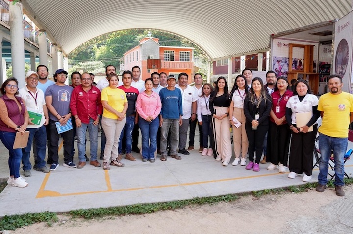 Entrega Gobierno de Oaxaca más de 46 mil plantas a la agencia municipal de Guadalupe Victoria