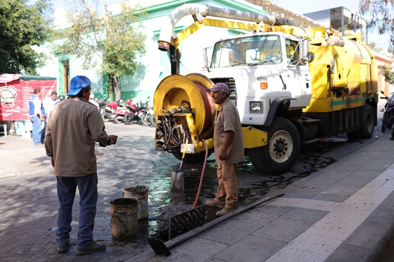 Exhorta Soapa a evitar descargar desechos orgánicos en la red pluvial del Centro Histórico