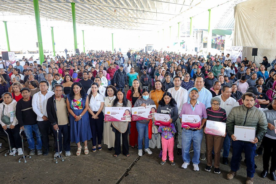 Con entrega de apoyos, fortalece Cayapadu Lii bienestar de comerciantes de la Central de Abasto