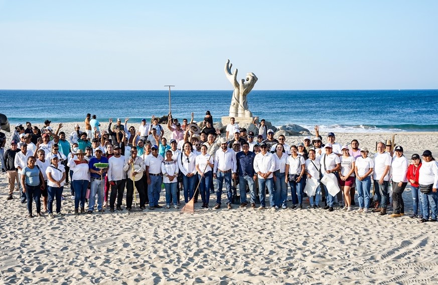 Realiza Sectur Oaxaca Magna Limpieza de Playas en la Costa