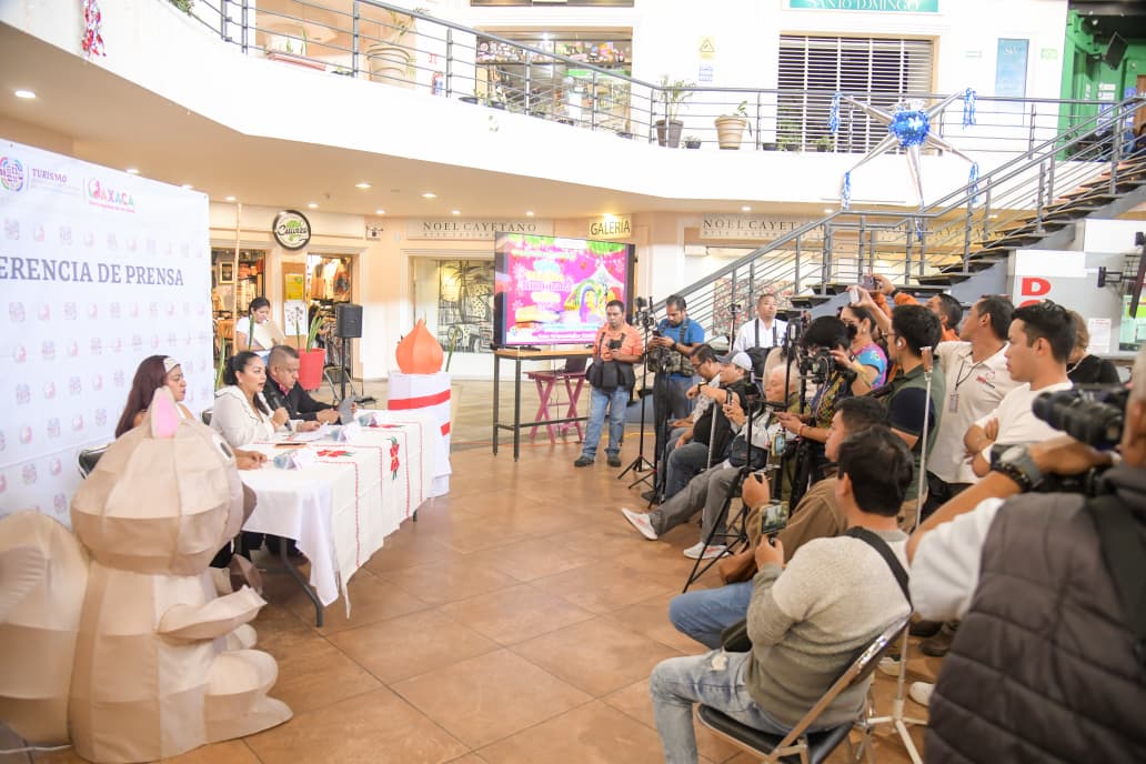 Invita Sectur Oaxaca visitar la Villa Mágica Iluminada Mitla 2025