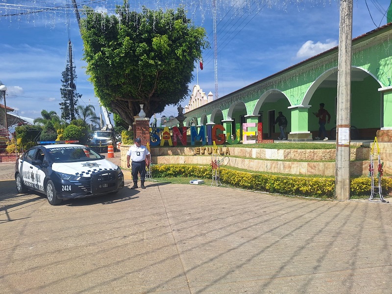 Garantiza Policía Vial Estatal seguridad durante la Villa Mágica Iluminada de San Miguel Ejutla