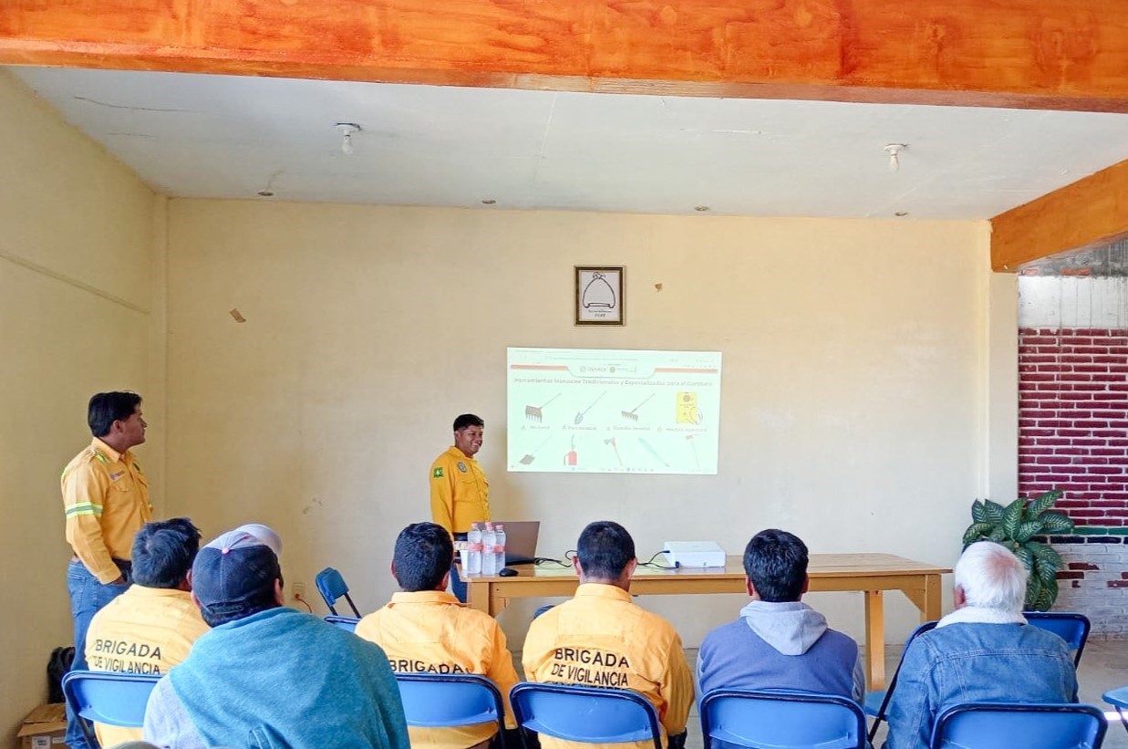 Imparte Coesfo taller sobre el uso de fuego en actividades agropecuarias en Santiago Nacaltepec