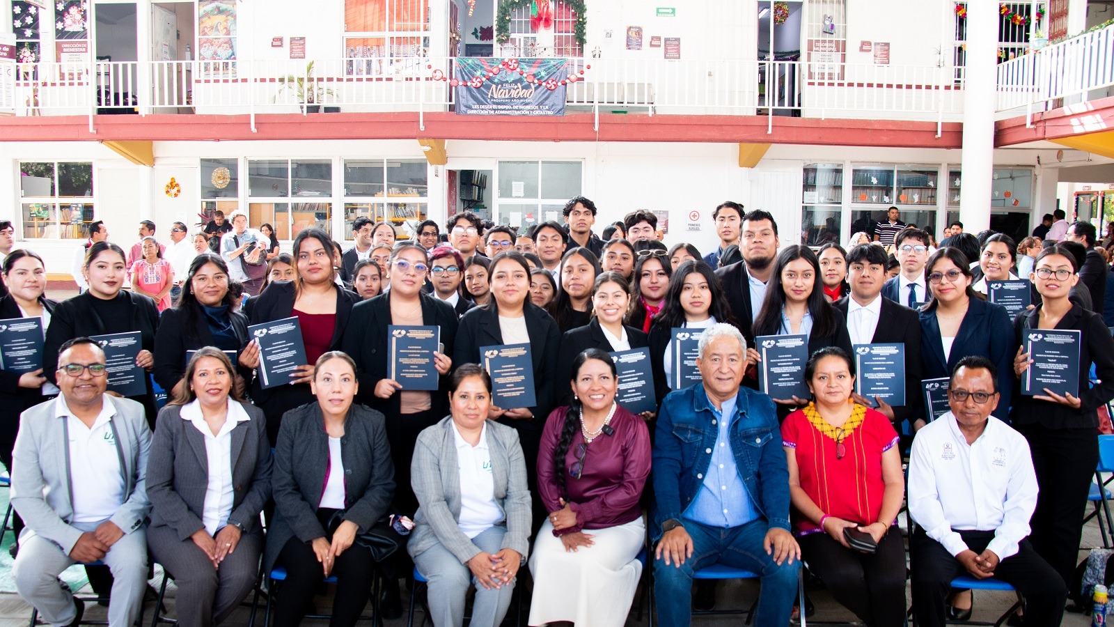 Estudiantes de la UTVCO entregan 71 planes de negocio a Mypes de Santa Cruz Xoxocotlán