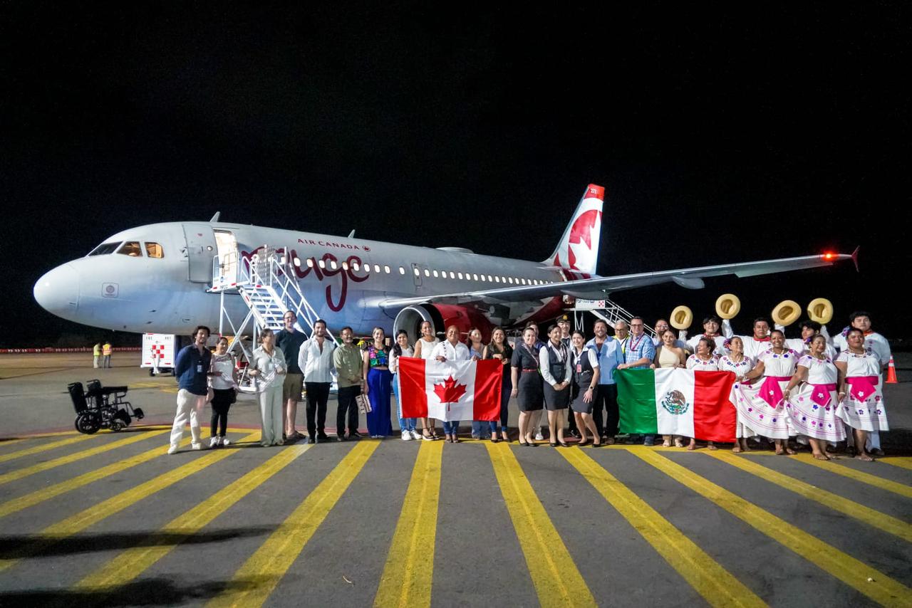 Recibe Puerto Escondido el segundo vuelo por temporada invernal proveniente de Toronto, Canadá: Sectur Oaxaca