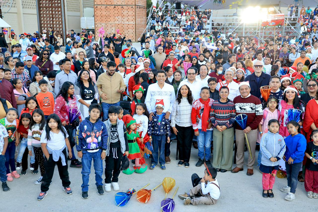Entre luces y tradición navideña, la niñez oaxaqueña celebra la Diverti Posada
