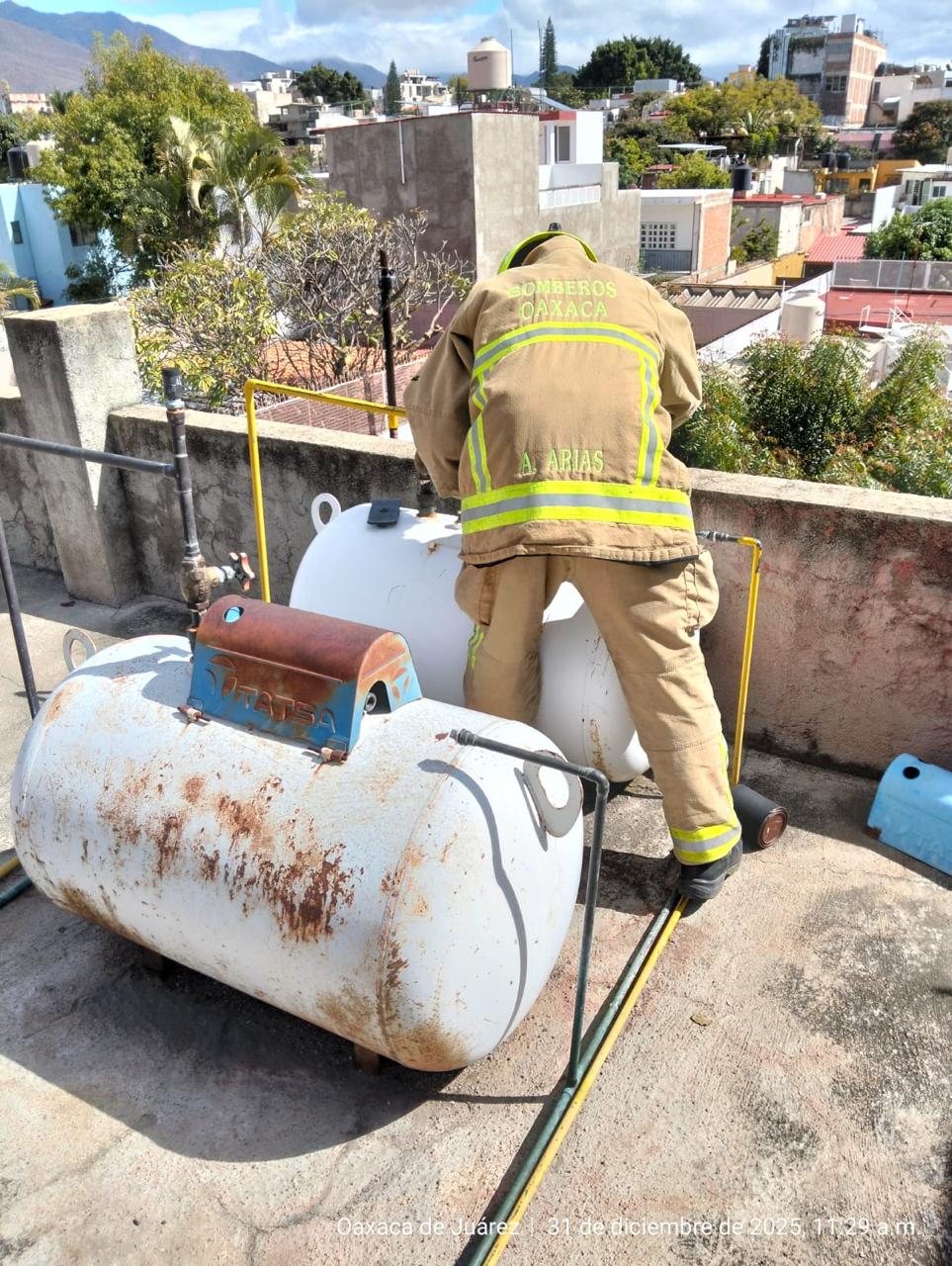 Atiende Heroico Cuerpo de Bomberos explosión en domicilio de la colonia Reforma, de la ciudad capital