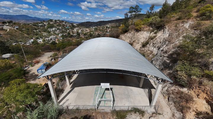 Entrega SIC techado en cancha de la agencia Guadalupe Victoria