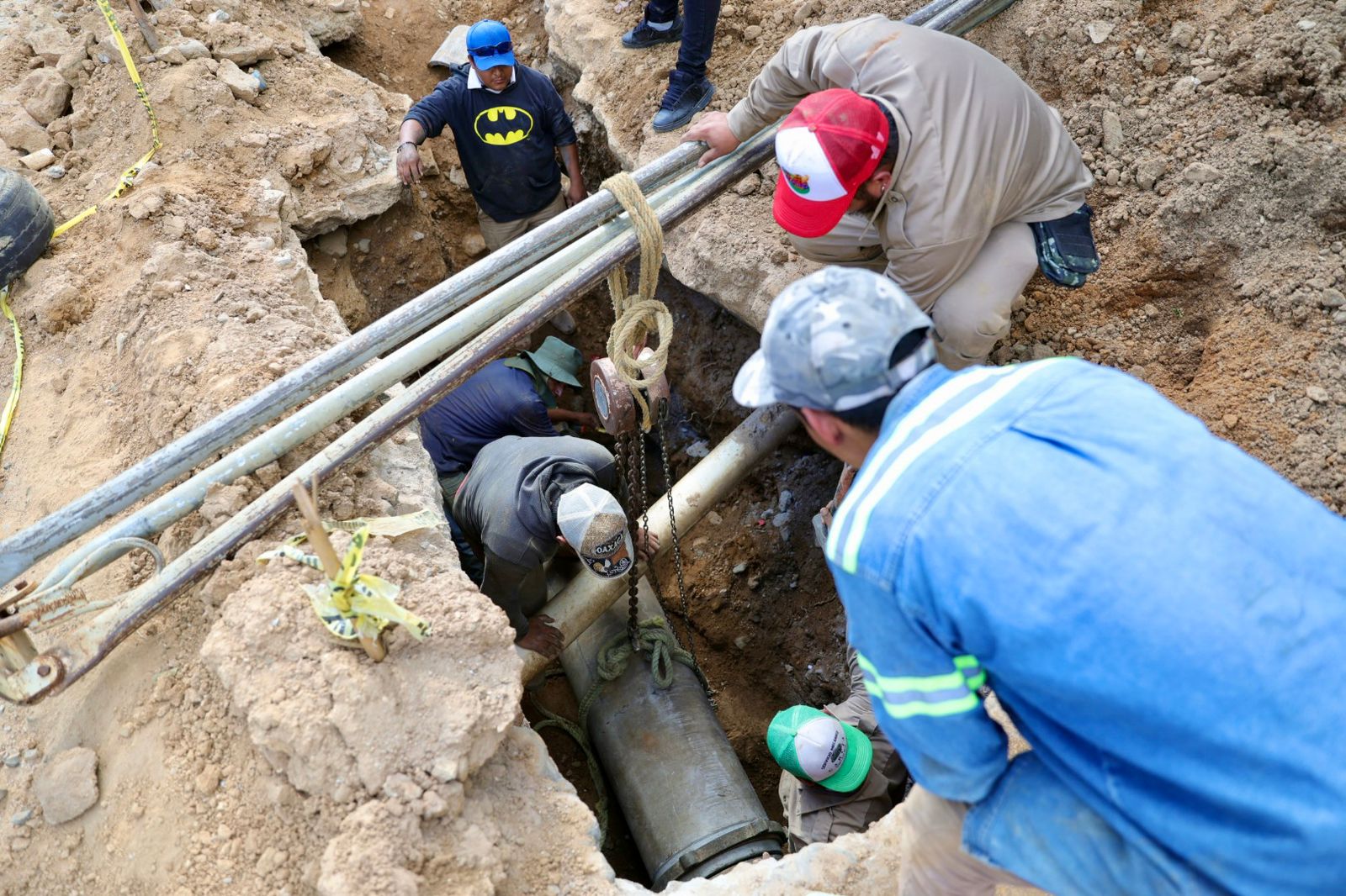 Atiende Soapa fuga de agua potable en la colonia La Cascada