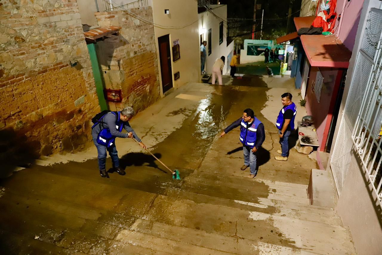 Atiende Soapa desbordamiento de aguas residuales en la colonia La Cascada y contiene foco de infección
