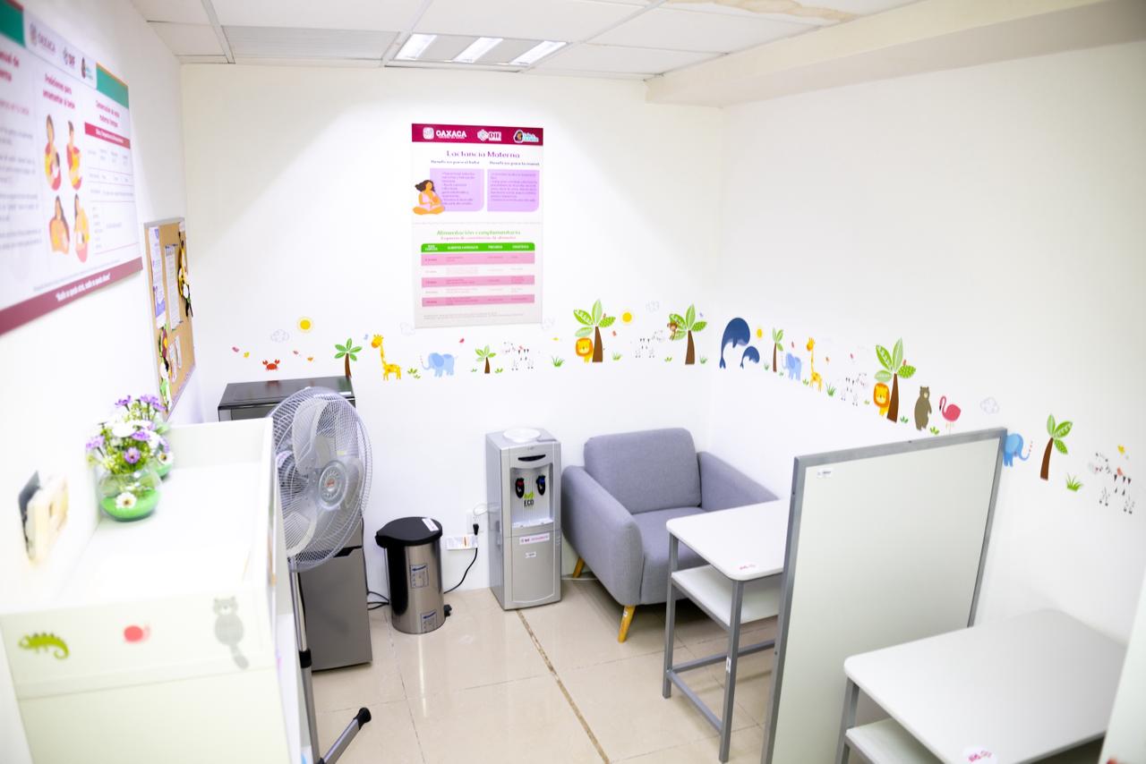 Brinda Secretaría de Administración espacio digno para la lactancia materna