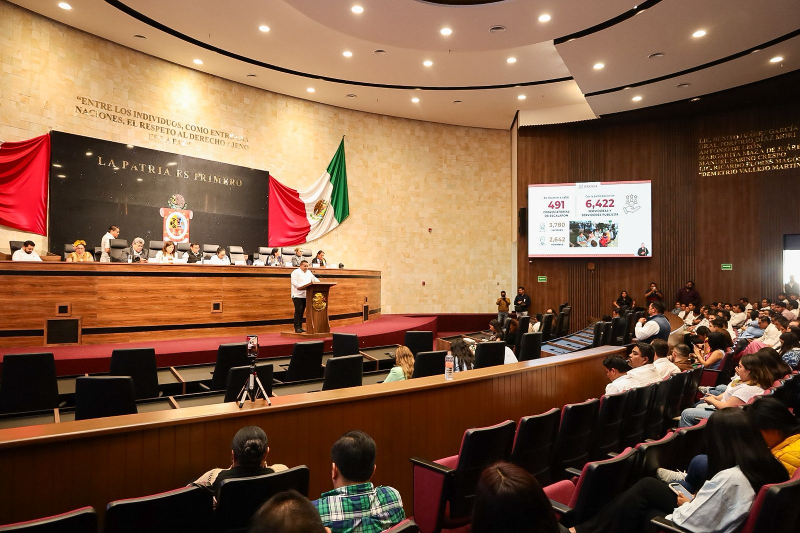 Ejerce Gobierno del Estado una administración eficiente con vocación de servicio al pueblo oaxaqueño