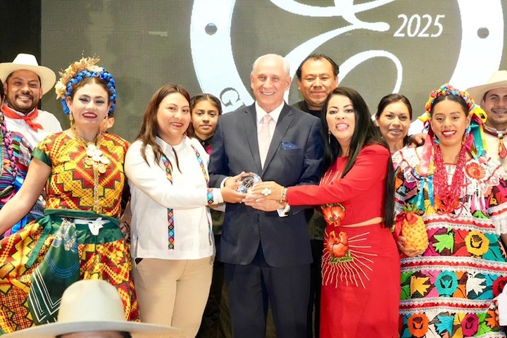 En Fitur 2026 son reconocidos Pueblos Mancomunados con Premios Excelencias Turísticas: Sectur Oaxaca