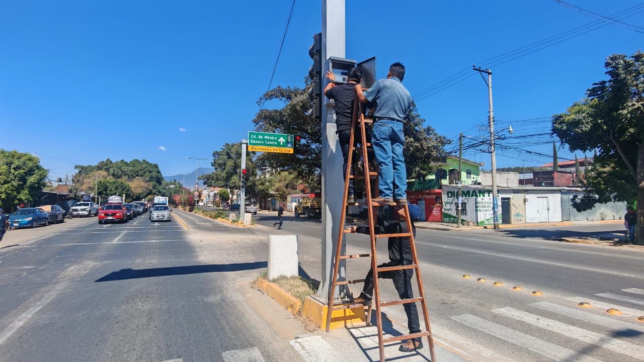 Por intervención técnica, semáforos de carretera Oaxaca-Puerto Ángel, en San Agustín de las Juntas, operarán en fase ámbar