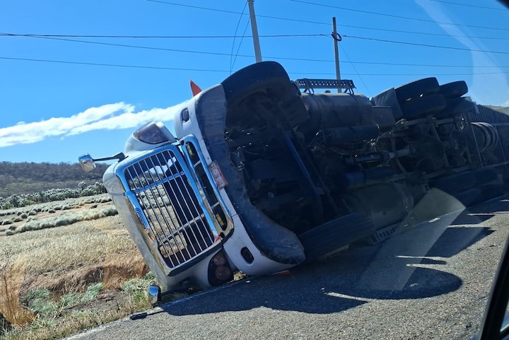 Por evento de norte, CEPCyGR exhorta a evitar transitar por el tramo carretero La Venta-La Ventosa