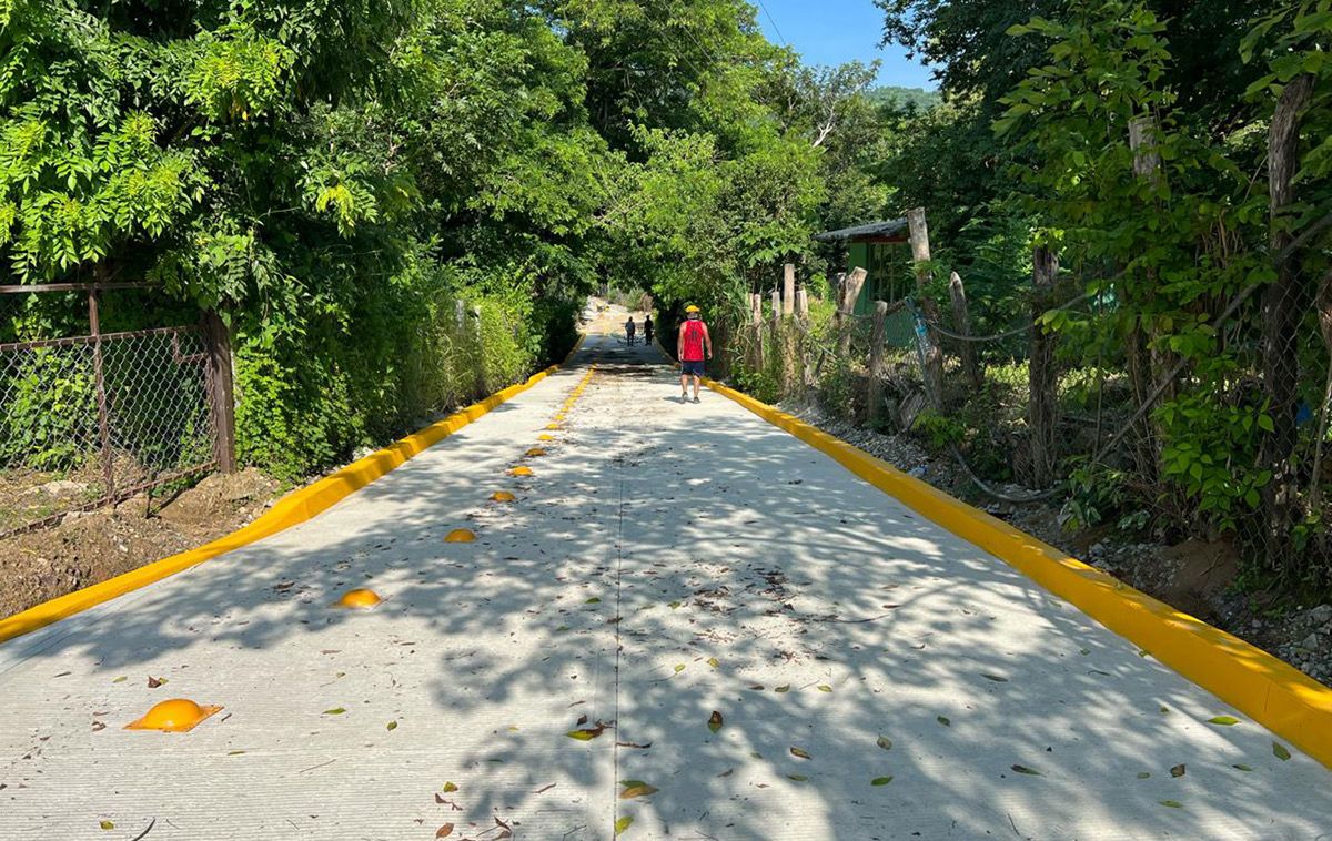Fortalece SIC crecimiento urbano de San Pedro Pochutla con pavimentación de calles