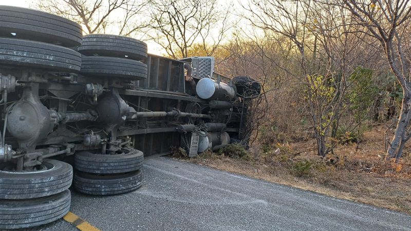 Reporta CEPCyGR cierre a la circulación en la carretera Tequisistlán–Tehuantepec por accidente vial