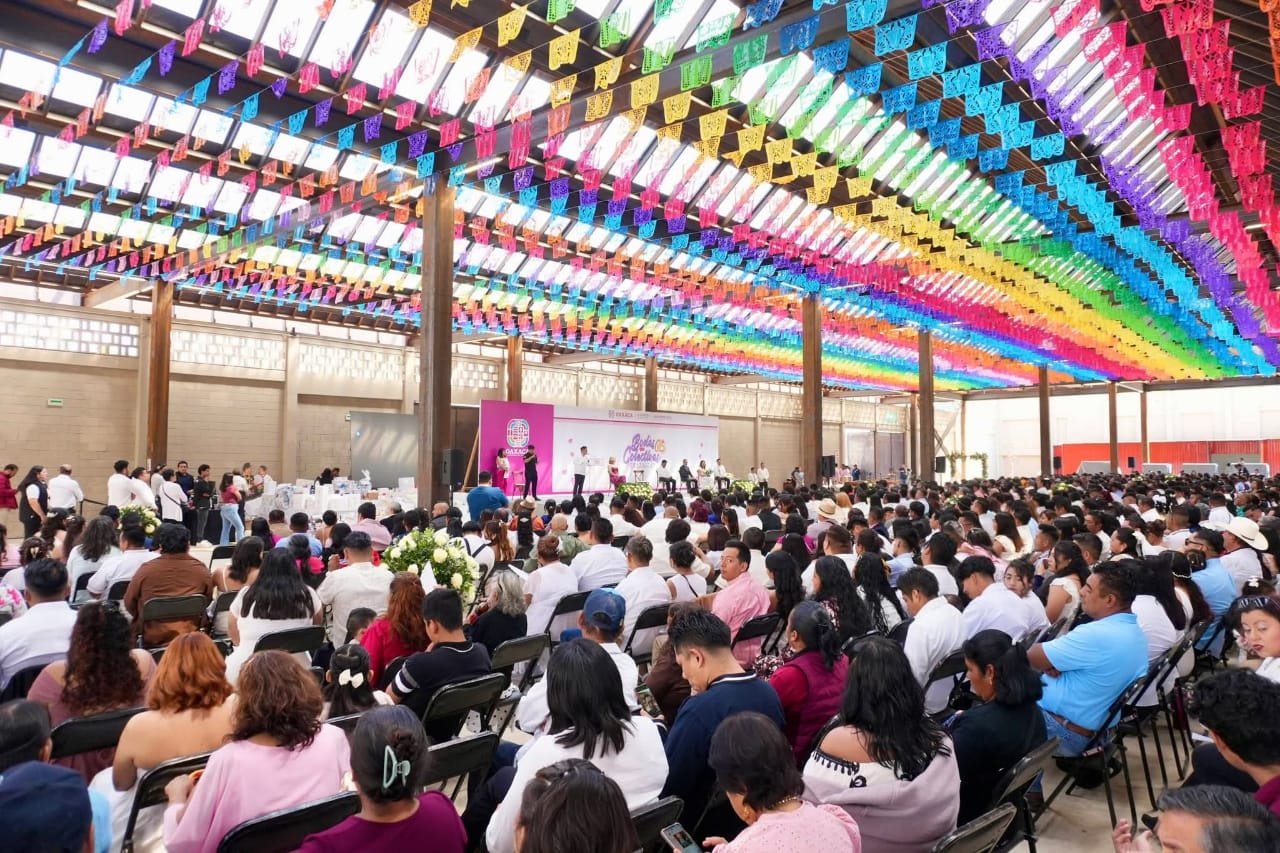 Gobierno de Oaxaca brinda certeza jurídica a 481 parejas en Bodas Colectivas 2026