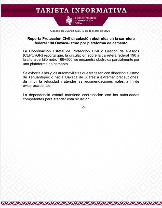 Reporta Protección Civil circulación obstruida en la carretera federal 190 Oaxaca-Istmo por plataforma de cemento