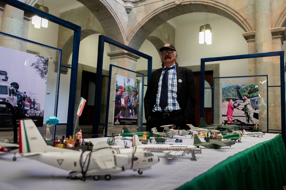 Invita Gobierno de Oaxaca a disfrutar de exposición fotográfica y de vehículos a escala del Ejército Mexicano